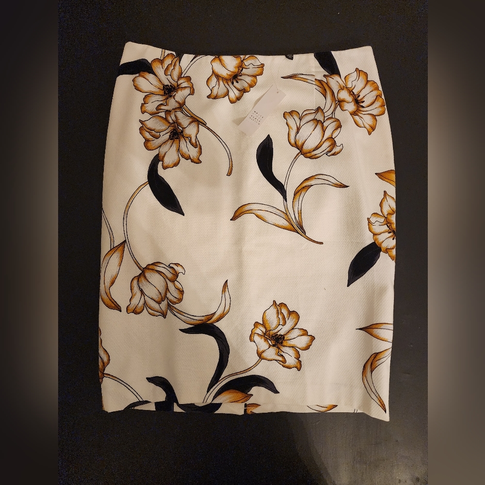 NWT WHBM Floral Pencil skirt